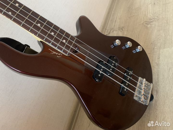 Бас гитара Godin Freeway 4