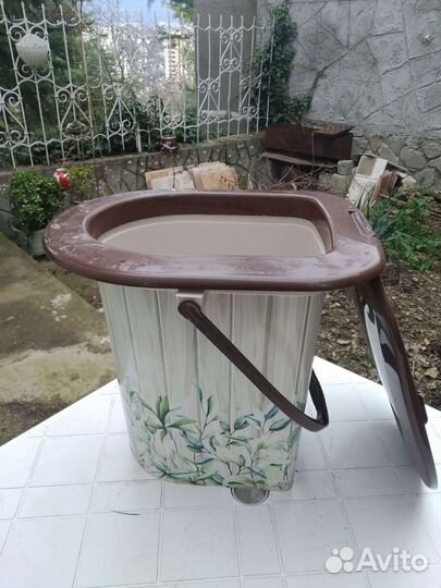 Ведро пластиковое с крышкой