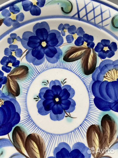 Настенная тарелка зик Конаково,Голубые цветы