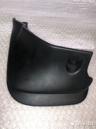 Брызговик пер лев toyota corolla E10 7662219215