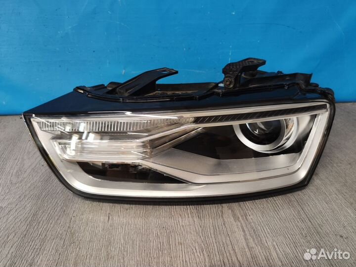 Фара левая Audi Q3 1 8U 2011