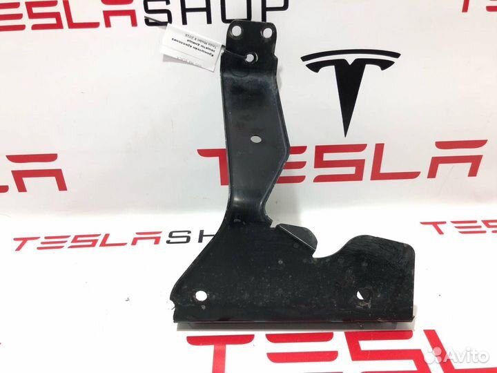 Кронштейн крепления защиты днища Tesla Model X