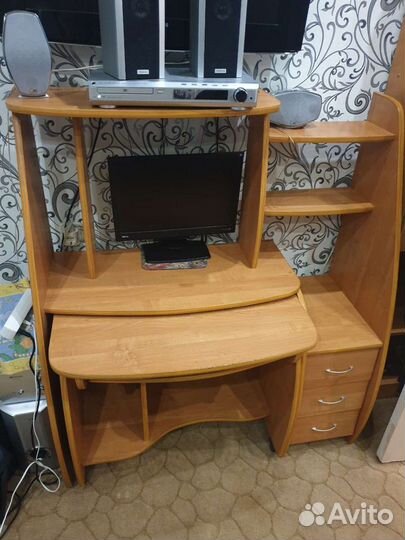 Компьютерный стол