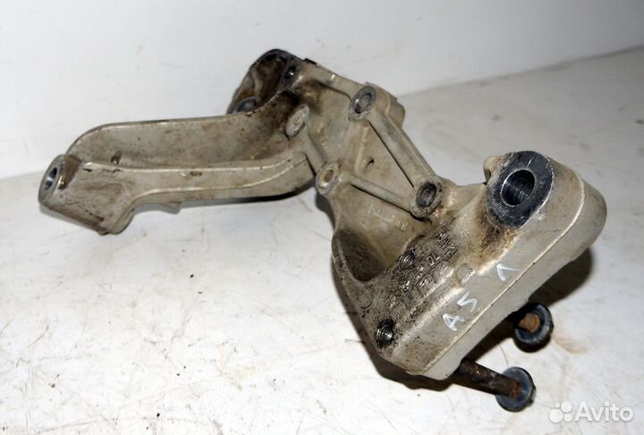 Кронштейн перед подв лев Шкода Октавия А5