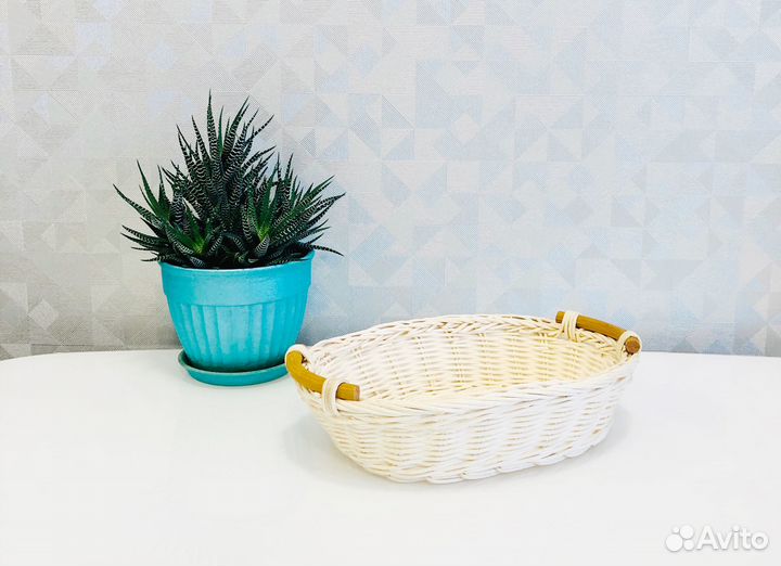 Корзина плетеная из ротанга, белая