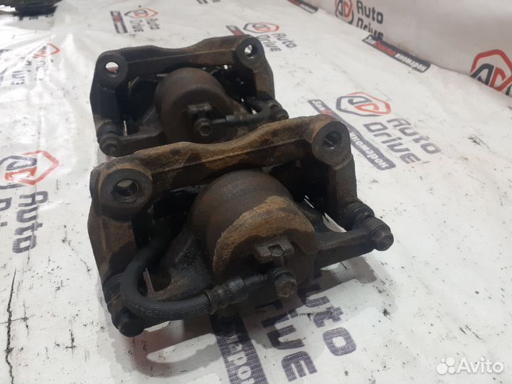 Nissan X-Trail T31 2.5 CVT суппорт передний правый