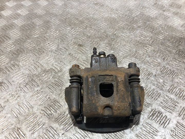 Суппорт тормозной задний левый Lexus Rx300 MCU35