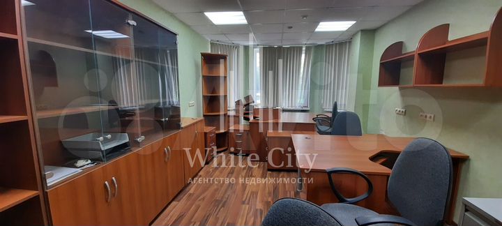 Помещение с отдельным входом, 212 м²