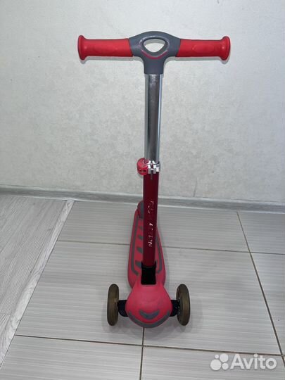 Самокат трехколесный