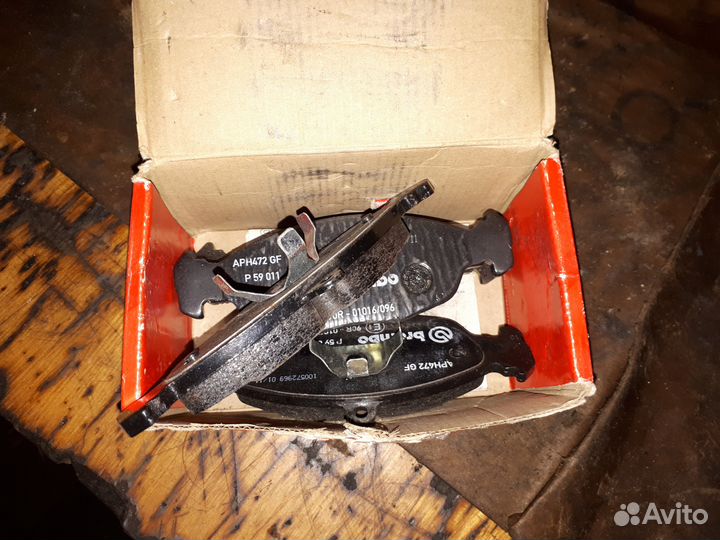 Колодки тормозные передние brembo P59011