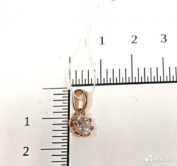 Золотая подвеска с камнем