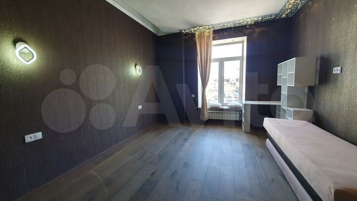2-к. квартира, 75 м², 2/5 эт.