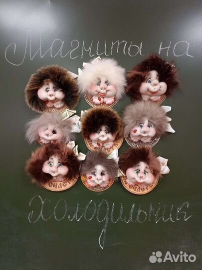 Магнит на холодильник-домовенок