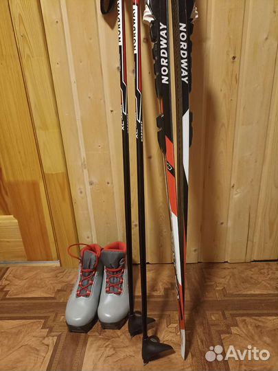 Лыжи беговые детские 150см с ботинками р-р 35