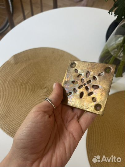 Латунная решетка для паркета