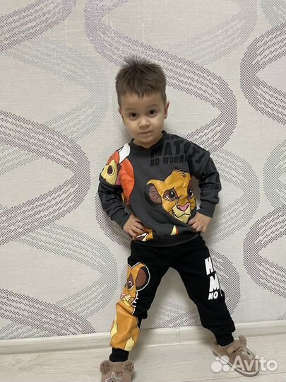 Костюм на мальчика 128 см