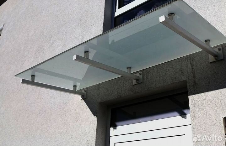 Козырек над крыльцом