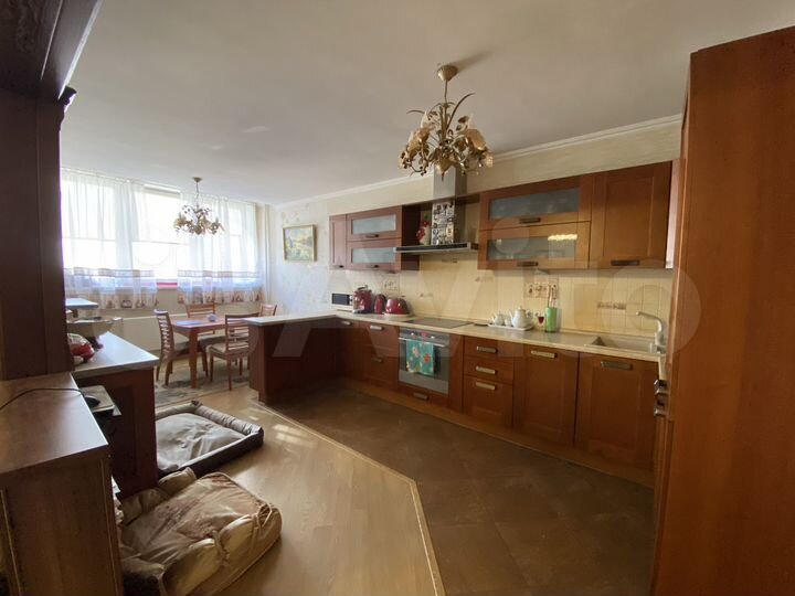 3-к. квартира, 95 м², 8/17 эт.