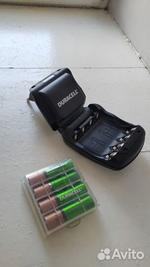 Зарядное устройство для батареек + батарейки