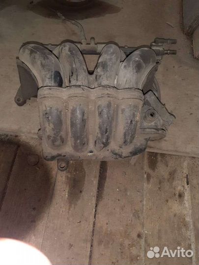 Впускной коллектор Ford Focus I