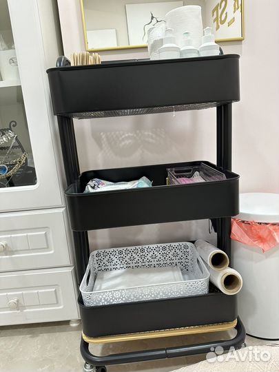 Этажерка на колесиках