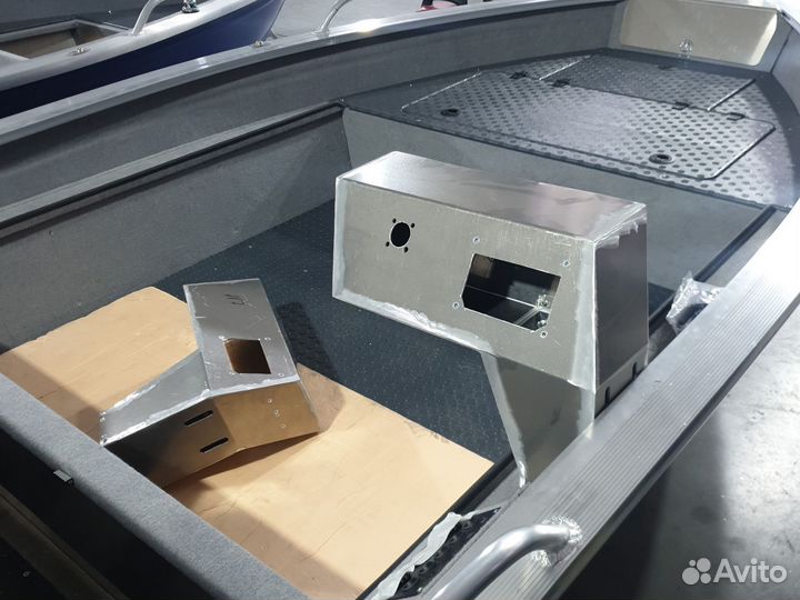 Рулевая консоль для лодки