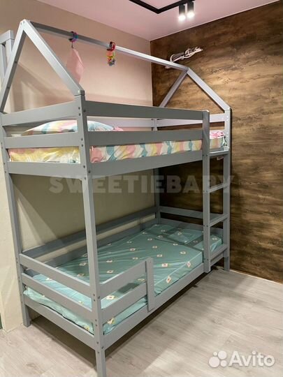 Детская кровать-домик двухъярусная
