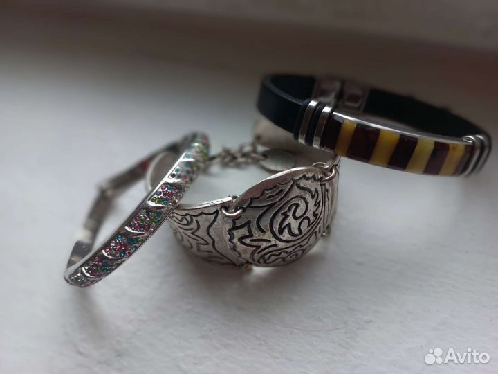 Женские браслеты