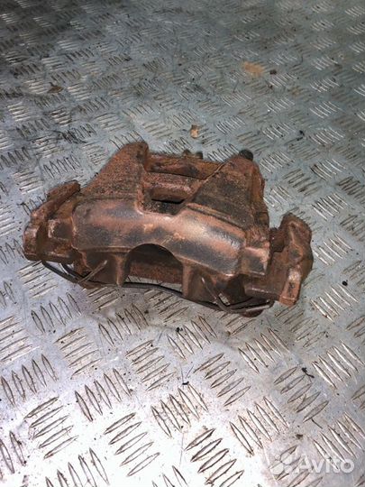 Суппорт передний передний левый Volkswagen Tiguan