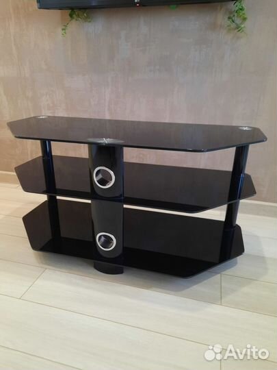 Стеклянная тумба под тв