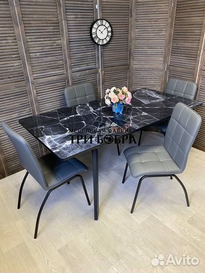 Кухонный стол и стулья