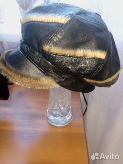Кепка кожаная женская