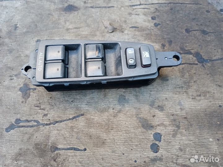 Блок стеклоподъемников на Лексус LS 2008г