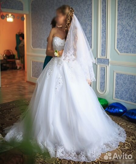 Свадебное платье со шлейфом