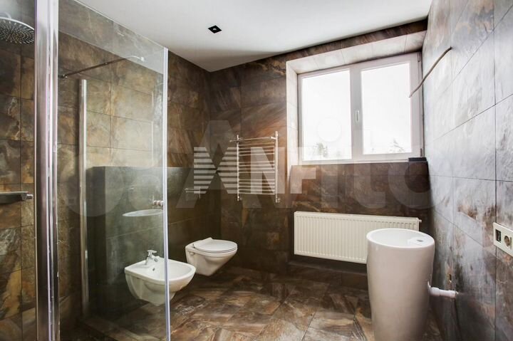 Дом 602 м² на участке 23,7 сот.