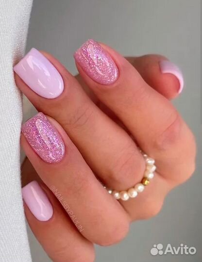 Модель на маникюр