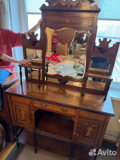 Антикварный сервант Викторианской эпохи