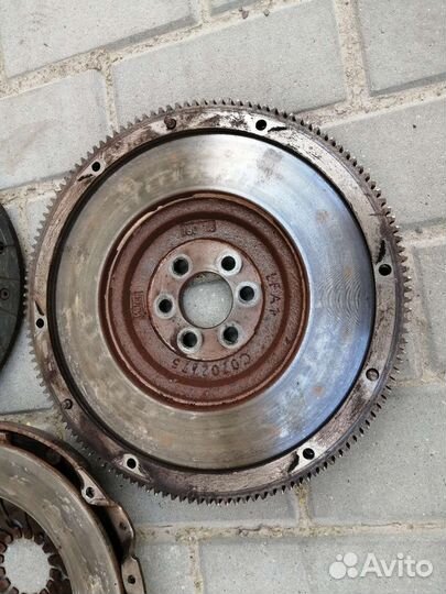 Маховик одномассовый Шаран 2005 год 1.9 2.0 тди