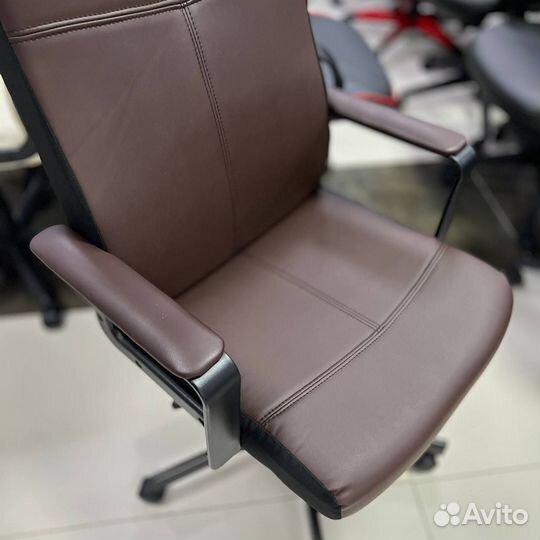 Офисное кресло Dominus (цвета)