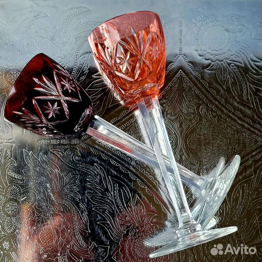 Хрустальные рюмки на ножке старинные