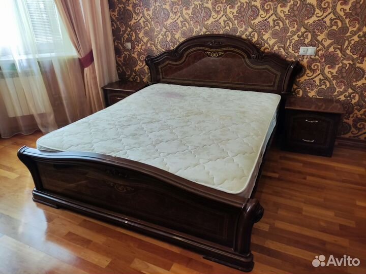 Кровать двухспальная с матрасом 160 200