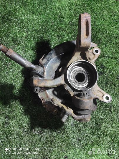 Левый поворотный кулак Toyota Camry V20