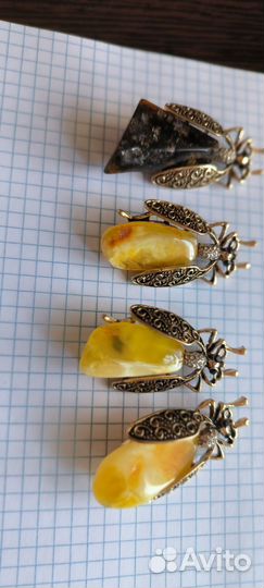 Брошь с янтарем