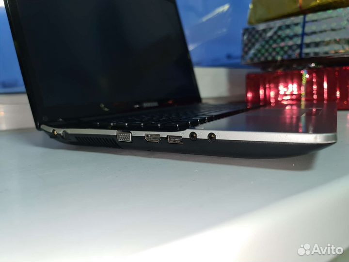 Ноутбук 17.3 Samsung np305e7a