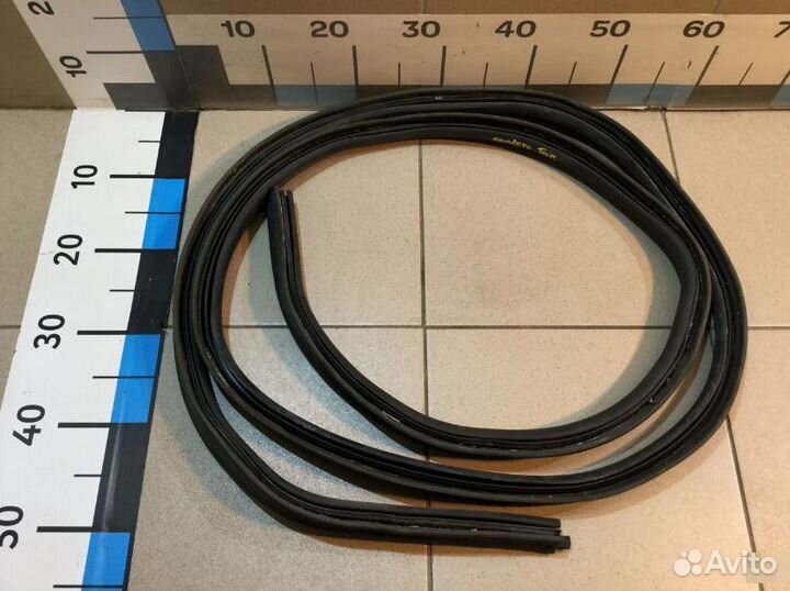 Уплотнитель багажника Рено Сандеро 2009-2014