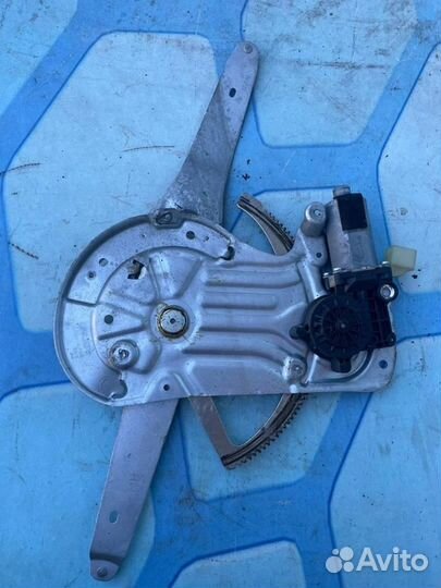 Стеклоподъемник передний правый 30762639