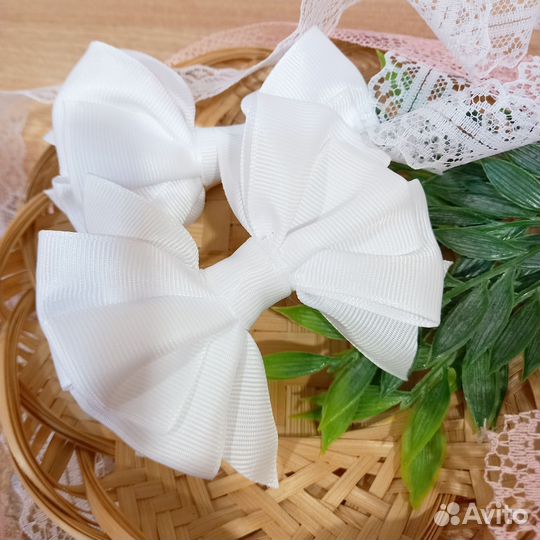 Бантики школьные, белые