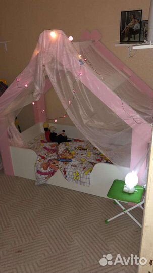 Детская кроватка домик