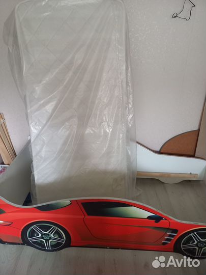 Детская кровать в хорошем состоянии с матрасом