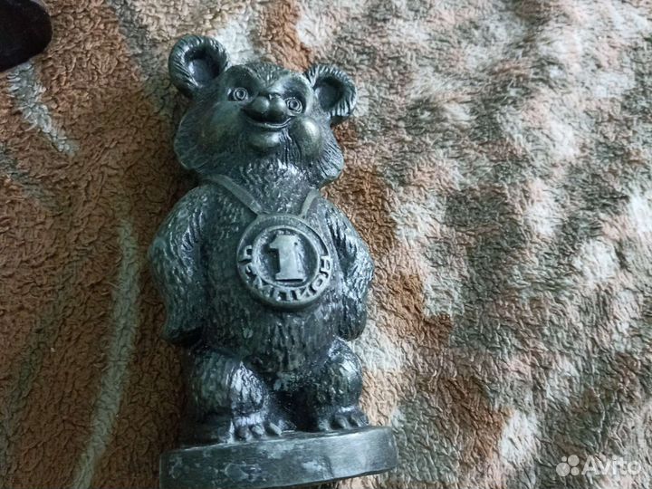 Статуэтки СССР олимпийский мишка и нефертити